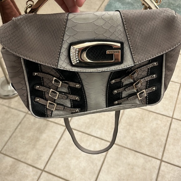 Guess handbag, slightly used. - Picture 5 of 5
